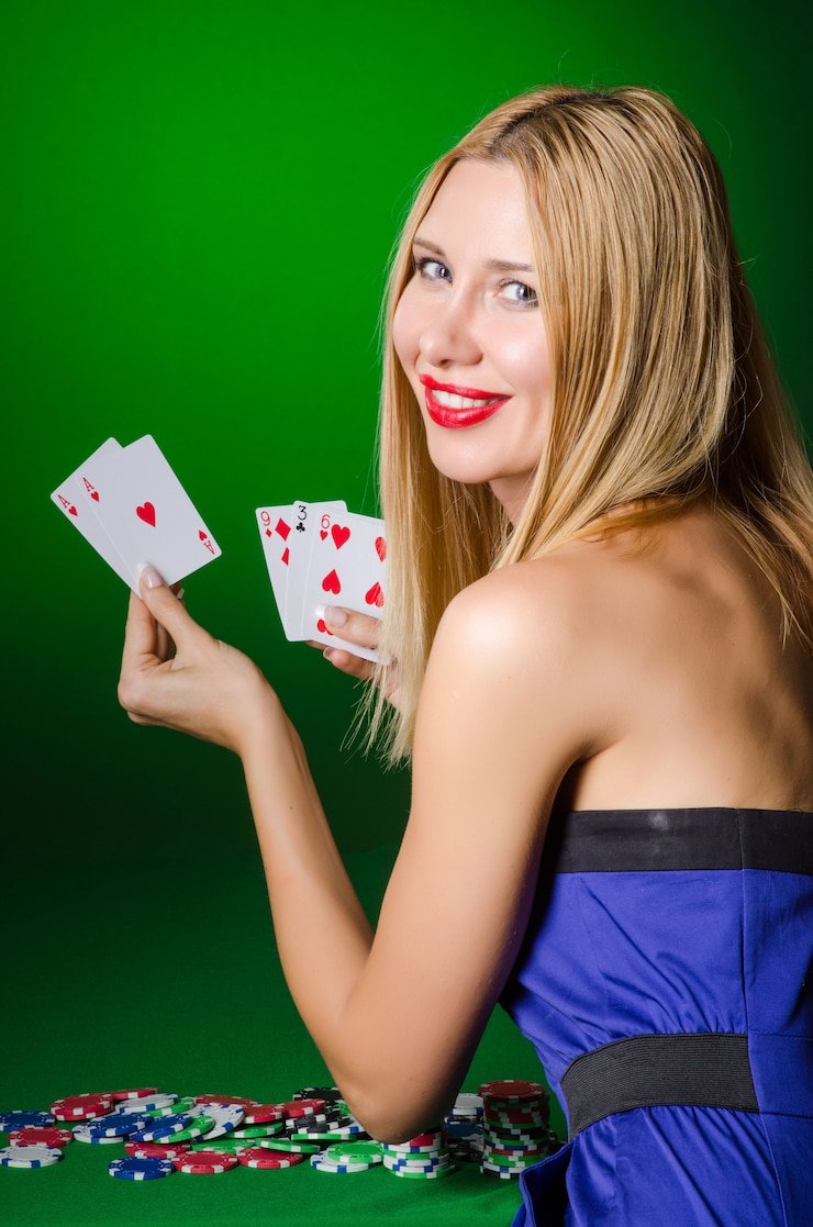 Antarmuka aplikasi yok4d menampilkan permainan live dealer dan sportsbook